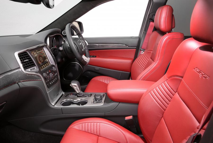 Интерьер Jeep Grand Cherokee SRT 2017 года  (AU) (фото 32 из 40)